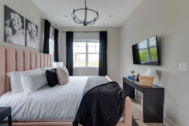 Building Photo - 1405 Napoleon St