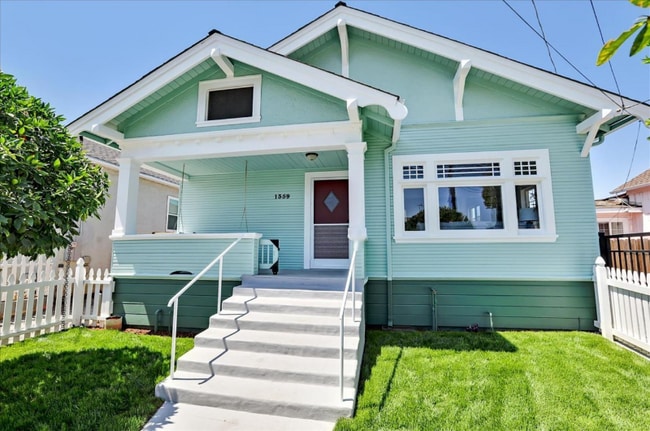 Building Photo - 1359 Vine St