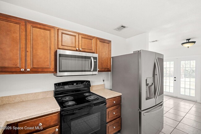 Building Photo - 983 Tacaro Ave SE