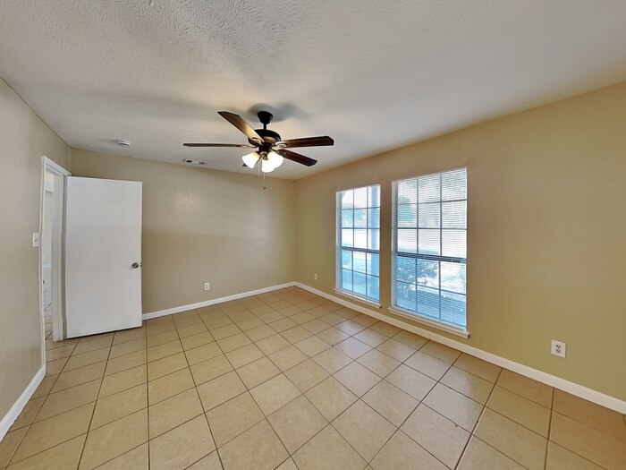 Building Photo - 1386 Southridge Dr