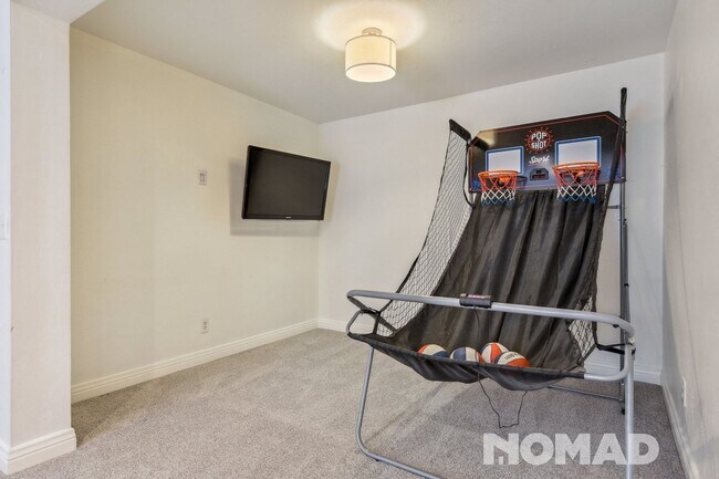 Building Photo - Stunning 5BR House in Denver