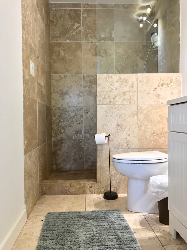 Building Photo - 1319 Alpine Ave