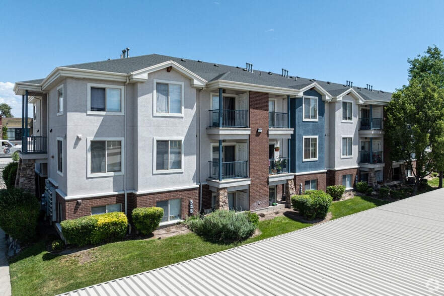 Primary Photo - Bristol Village Apartments