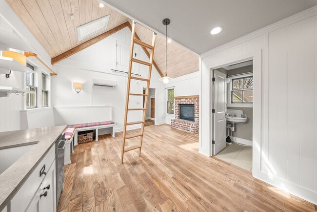 Building Photo - 5100 Lee Ave