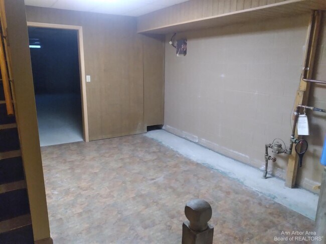 Building Photo - 5383 Textile Rd