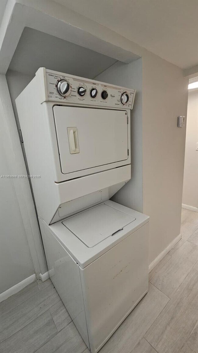 Building Photo - 5720 SW 5th St