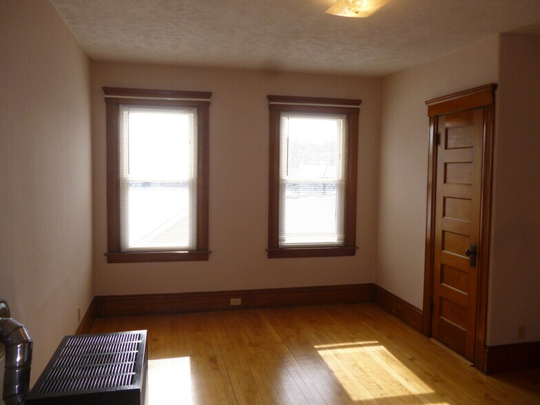 Building Photo - 19 Rena St