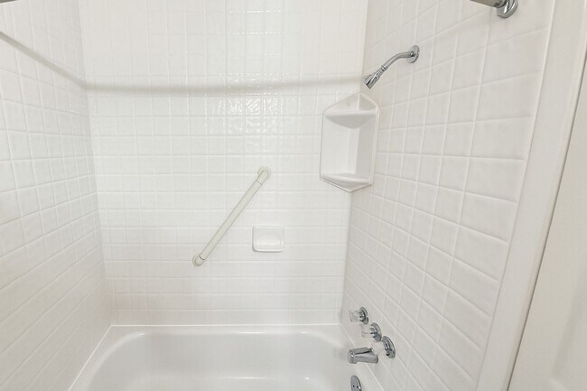 Building Photo - 822 Bandera Ln