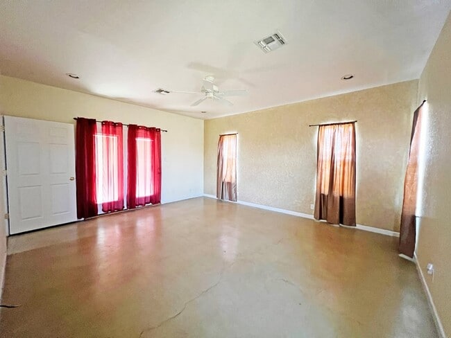 Building Photo - 101 Capt Lee