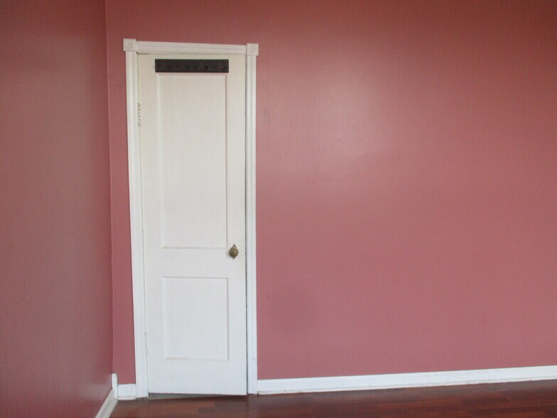 Building Photo - 43 E Main St