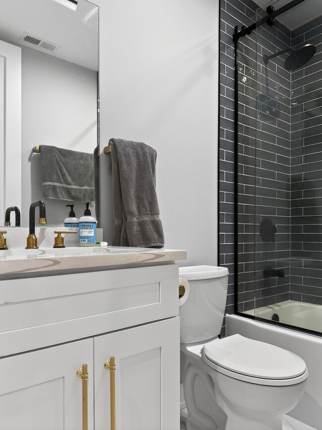 Building Photo - 2818 W Fletcher St