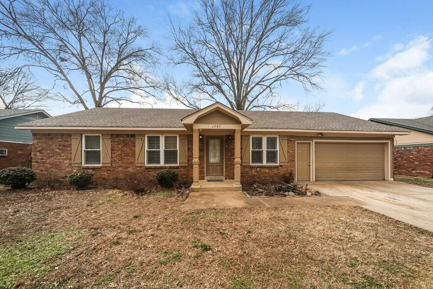 Building Photo - 1585 Pepperwood St