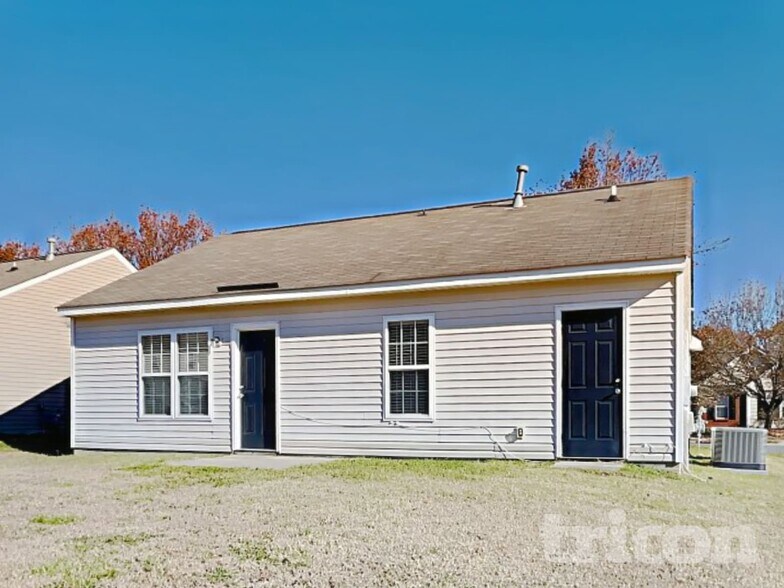 Building Photo - 10203 Green Hedge Ave