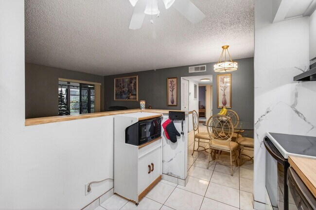 Building Photo - 15496 Lakes of Delray Blvd