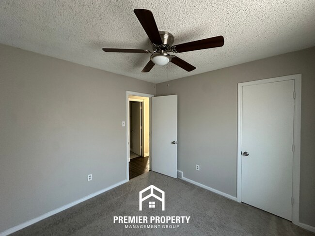 Building Photo - 6235 Shade Tree Dr