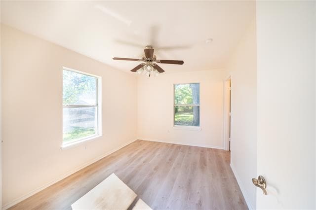 Building Photo - 714 E 12th St