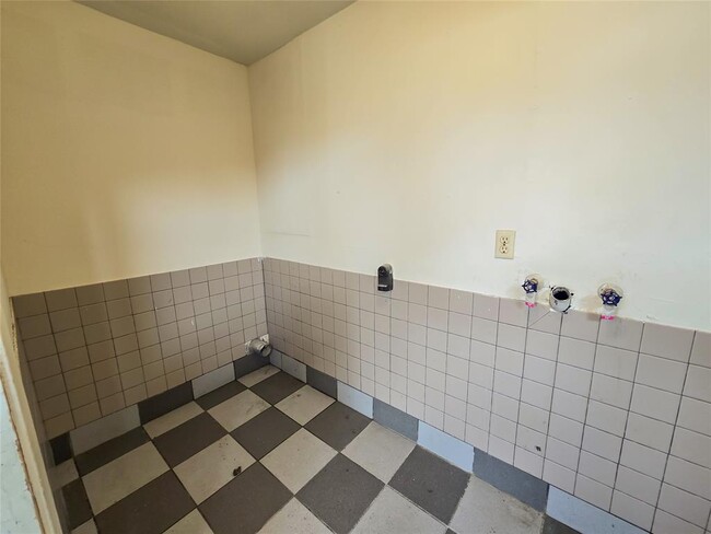 Building Photo - 13115 High Star Dr