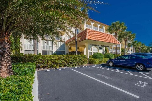 Building Photo - 951 De Soto Rd