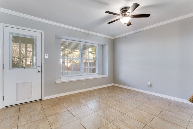 Building Photo - 1728 Creekpoint Dr