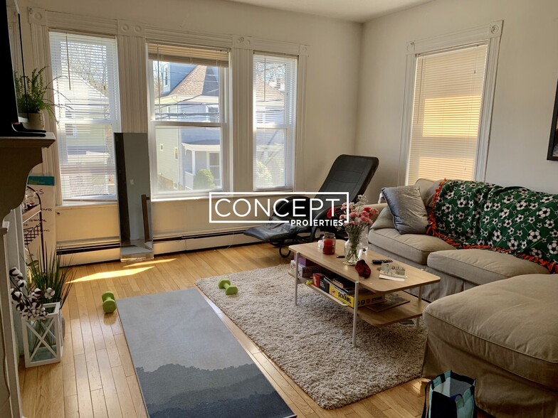 Building Photo - 64 Murdock St