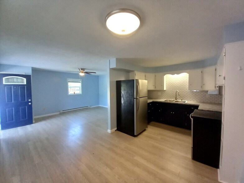 Building Photo - 660 Capon St