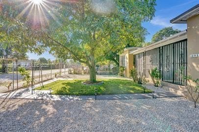 Building Photo - 10430 NW 5th Ave