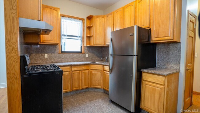 Building Photo - 46 N Village Ave