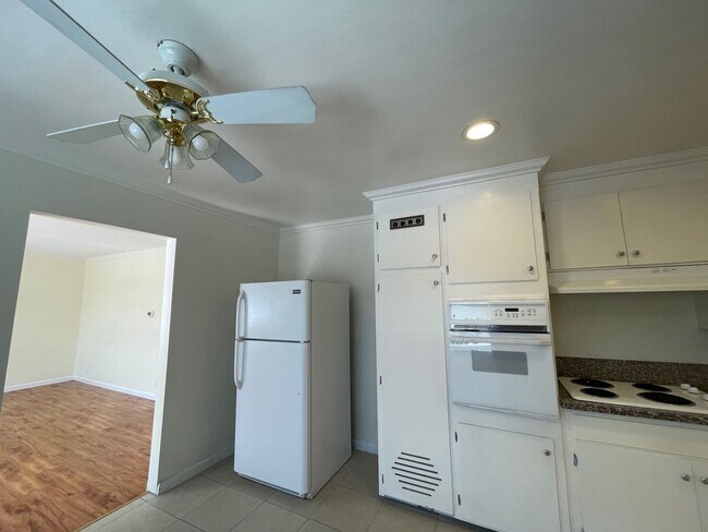 Building Photo - Unit 3
