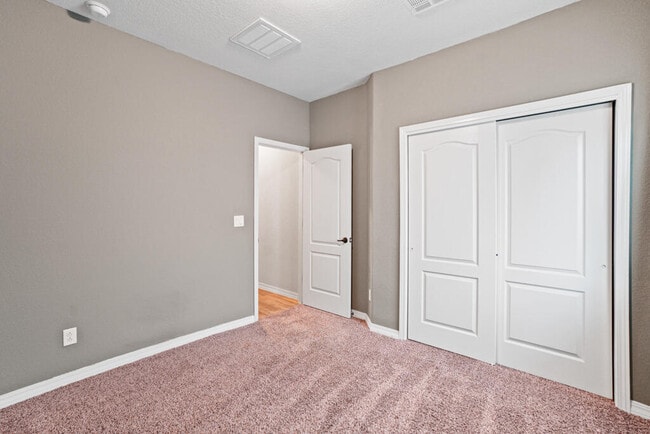 Building Photo - 852 Lemington St
