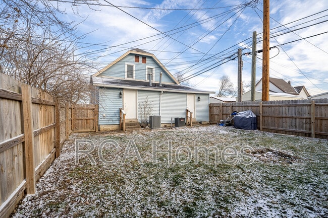 Building Photo - 1011 E Legrande Ave