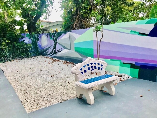 Building Photo - 521 NE 62nd St