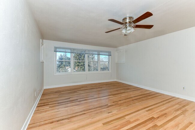 Building Photo - Coveted Northend Location! Spacious 5 bedr...