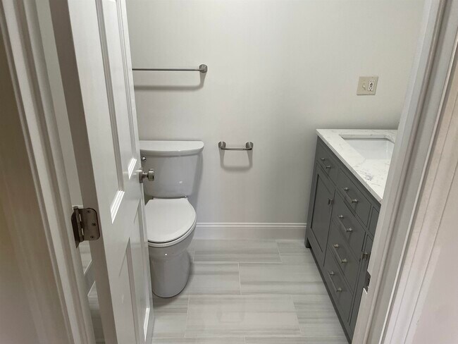 Building Photo - 64 Dunvegan Wds Dr