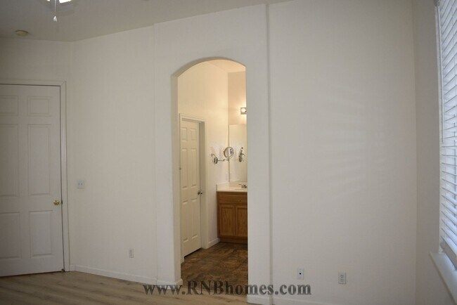 Building Photo - 18 Diggins Dr