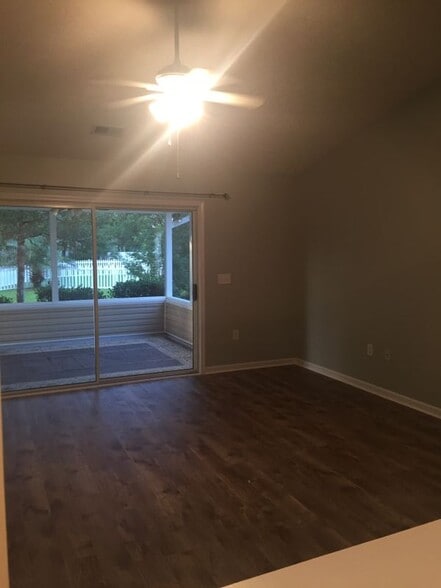 Building Photo - 3905 Camden Dr