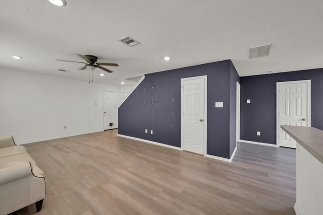 Building Photo - 11130 N Lake Mist Ln