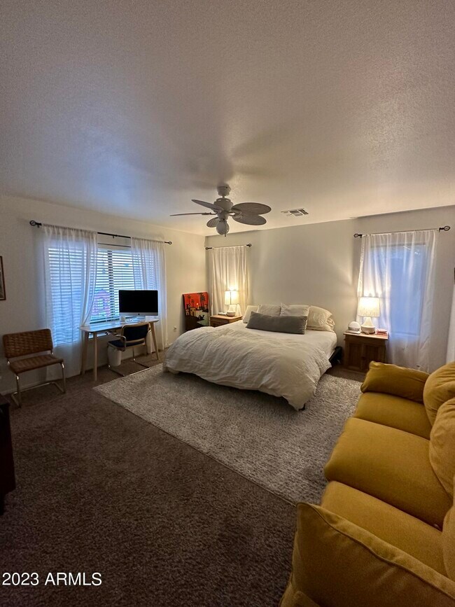 Building Photo - 6403 W Chisum Trail