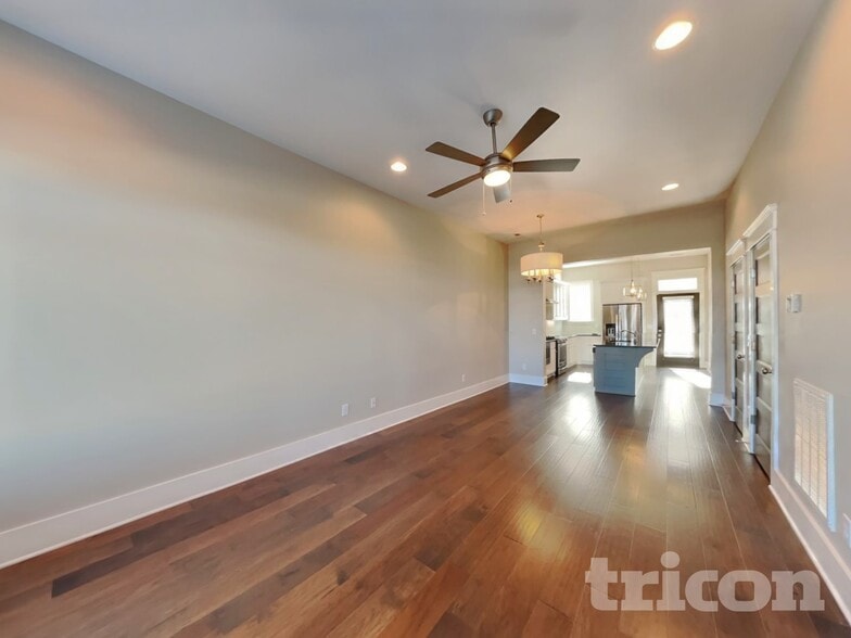 Building Photo - 6817 Charlotte Pike