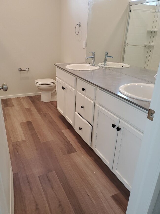 Building Photo - Fort Collins Brand New 2 Bed / 2 Bath 1st ...