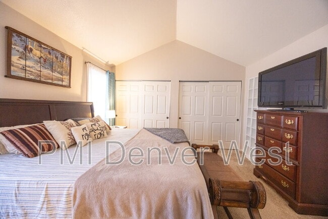 Building Photo - 16821 E Hialeah Ave