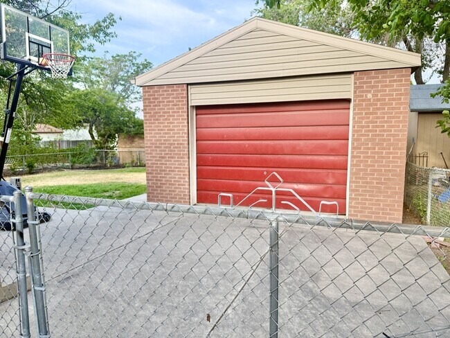 Building Photo - 4191 S Bluejay St