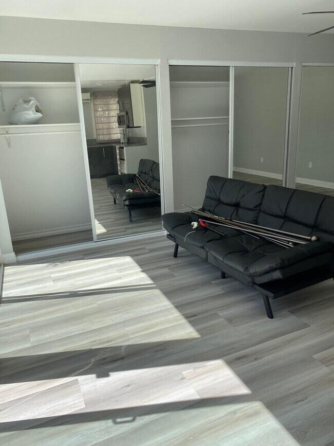 Building Photo - 337 N Vista St