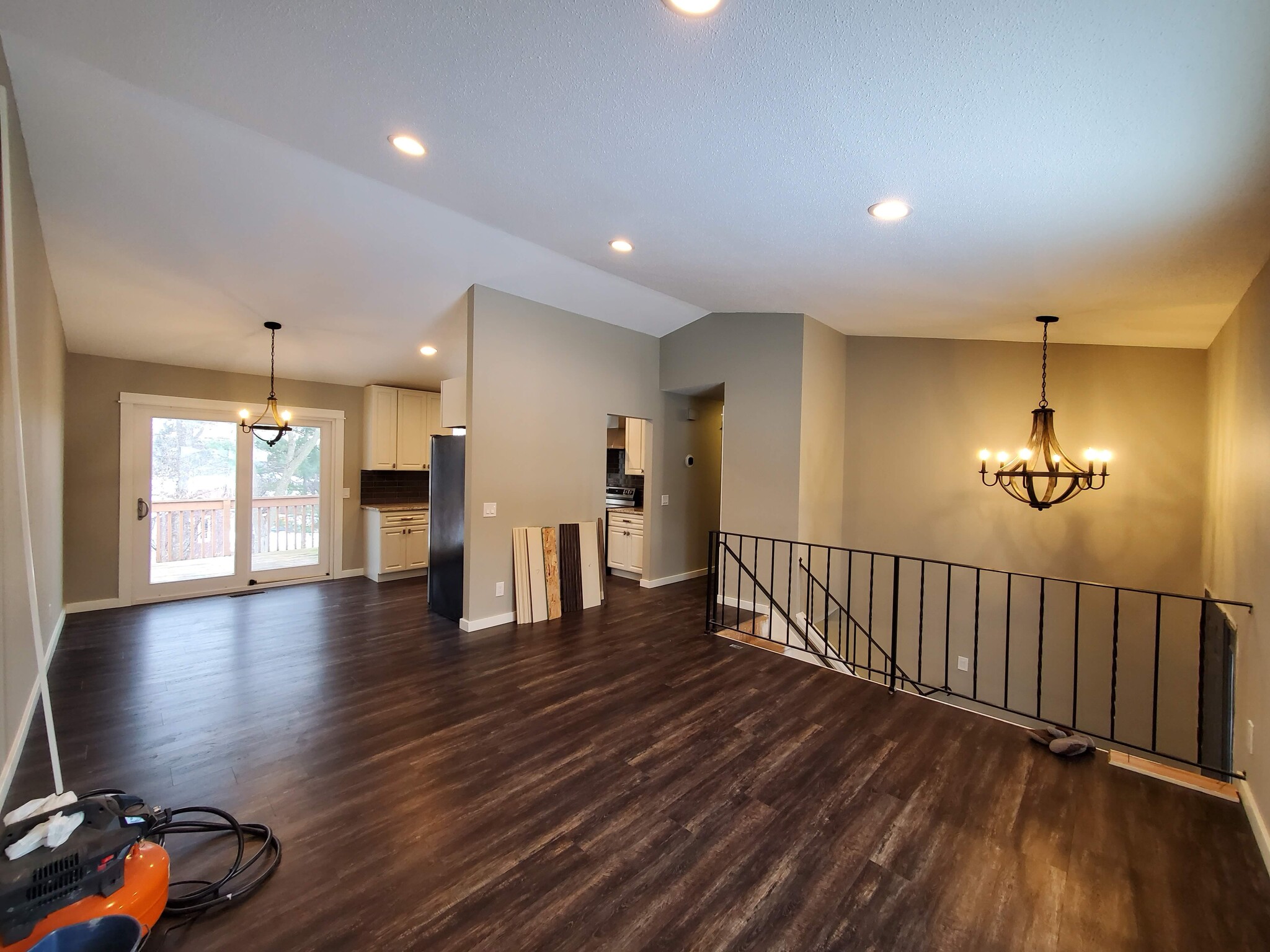 Large living room that flows through to the dining room and kitchen. Great natural light and airflow. - 2525 Cedar Hills Drive