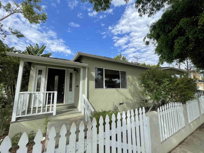 Building Photo - CENTRALLY LOCATED HOME IN BEVERLYWOOD!