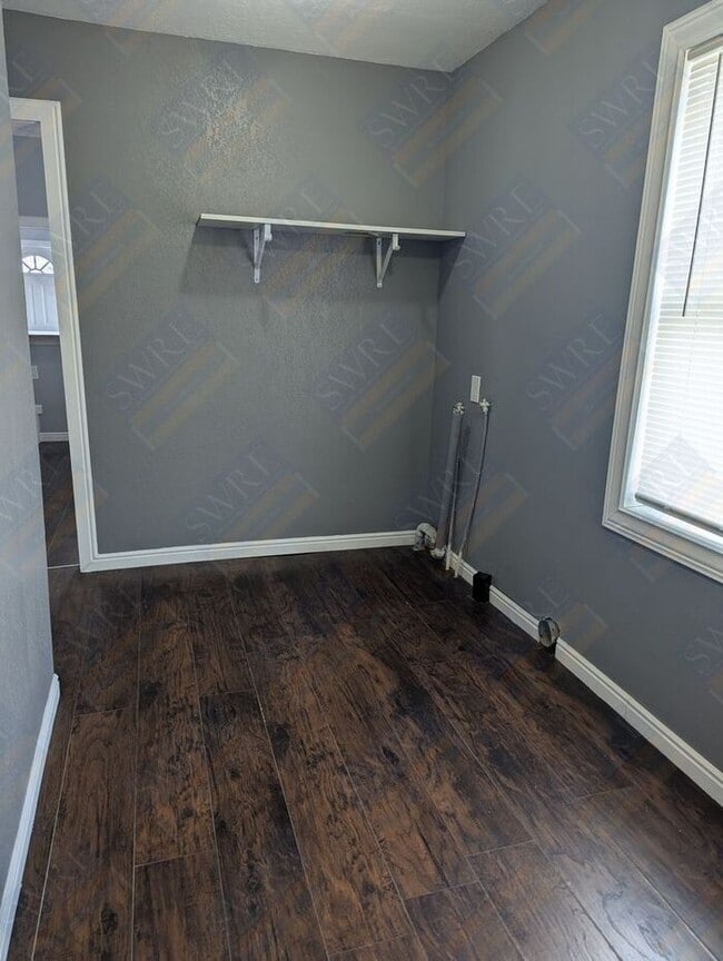 Building Photo - Available now! View Today by calling Rentl...