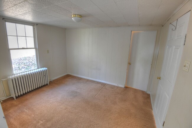 Building Photo - 5 Bed /2 Bath Single Family Home for Rent ...