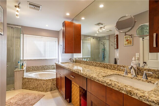 Building Photo - 7618 Solimar Cir