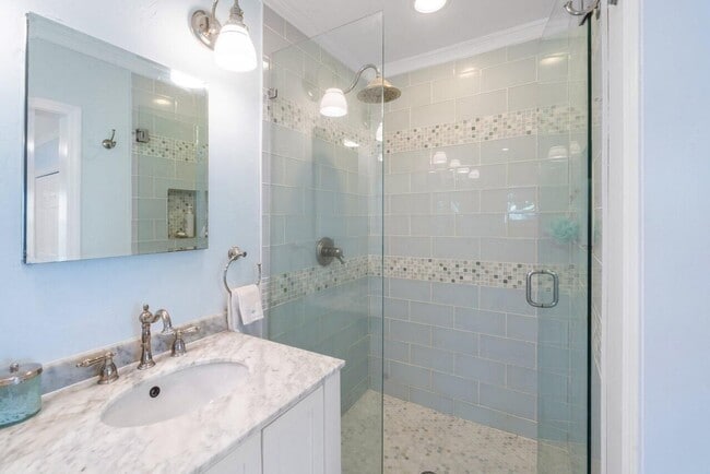 Building Photo - 902 E Boca Raton Rd