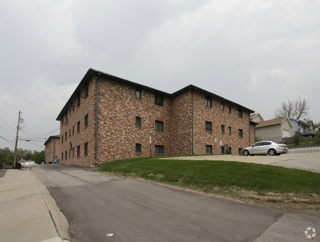 Building Photo - Camelot Court