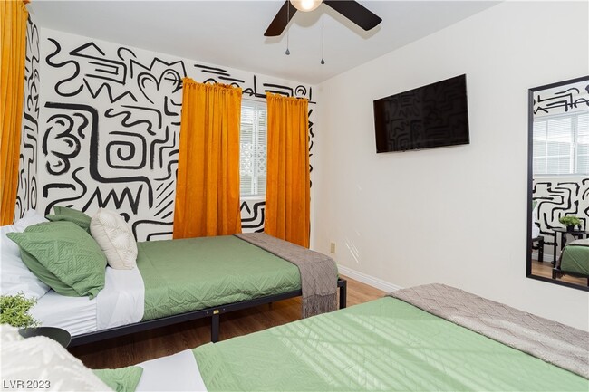 Building Photo - 2205 Santa Paula Dr